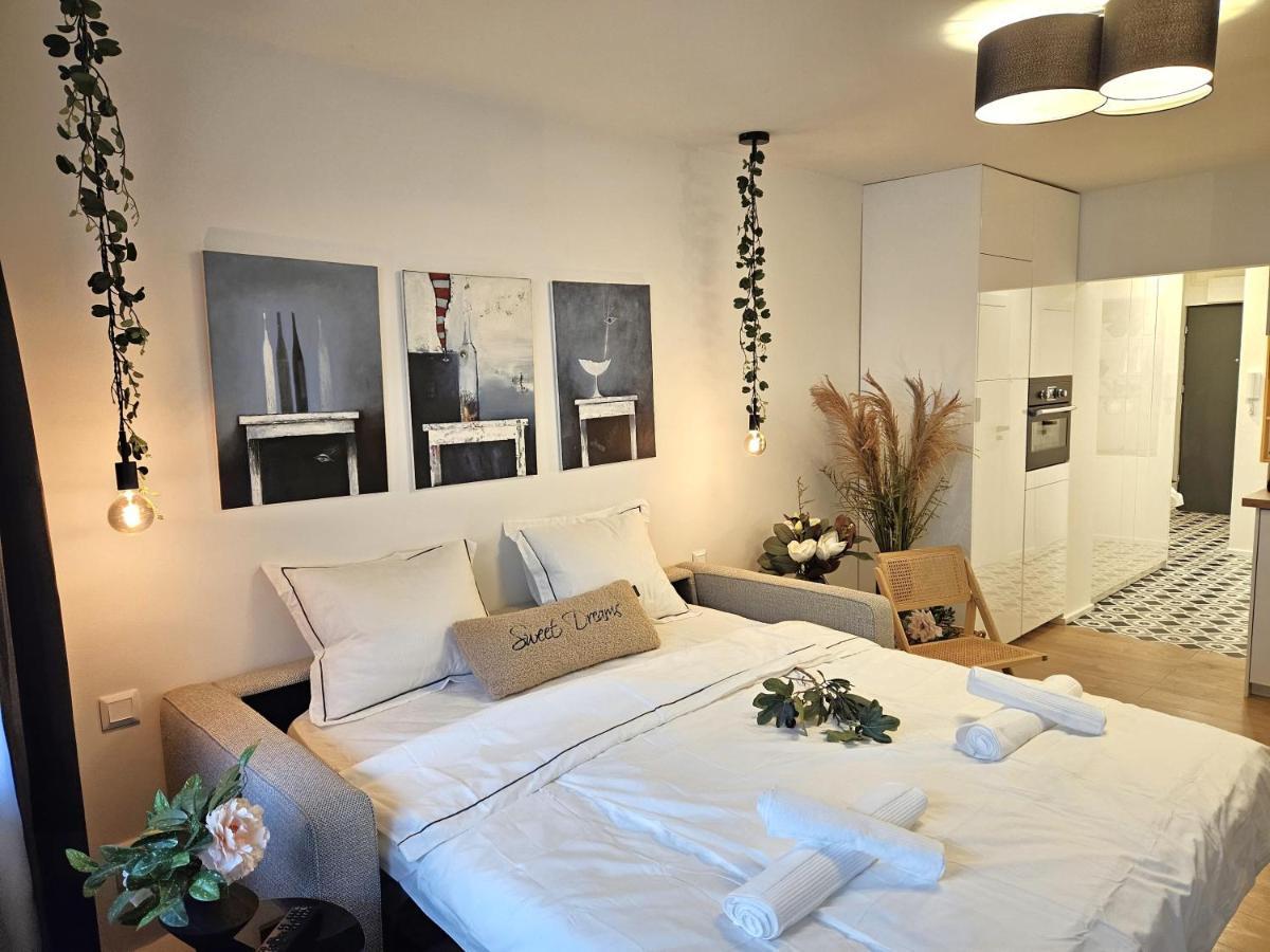 Design Apt In Old Town-Free Parking-Balcony Bratislava Exterior foto